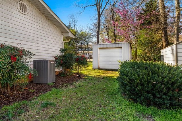 527 E Austin Dr, Chatsworth, GA 30705