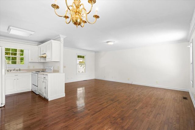 527 E Austin Dr, Chatsworth, GA 30705