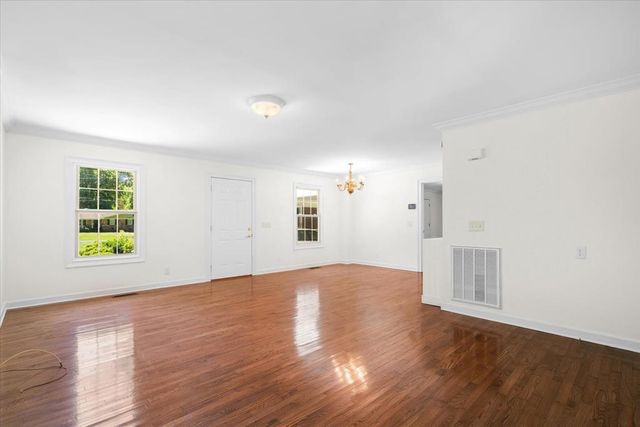 527 E Austin Dr, Chatsworth, GA 30705