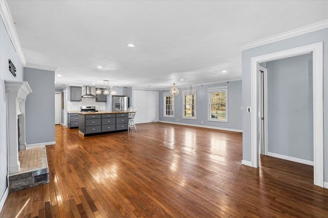 527 E Austin Dr, Chatsworth, GA 30705