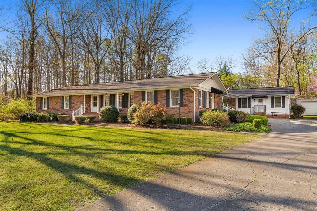 527 E Austin Dr, Chatsworth, GA 30705