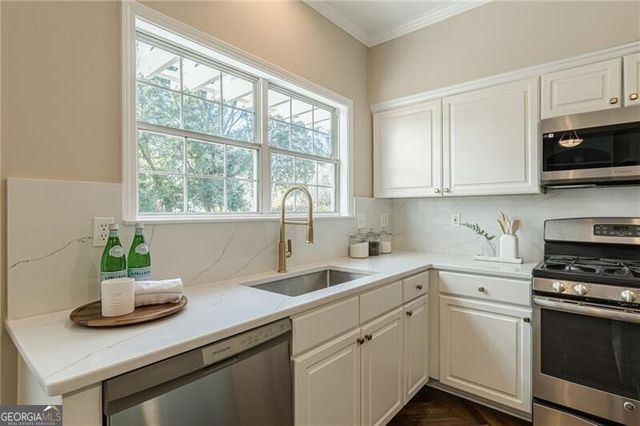 120 Lyndhurst Court, Roswell, GA 30075