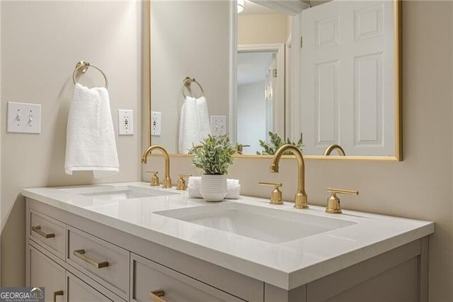 120 Lyndhurst Court, Roswell, GA 30075