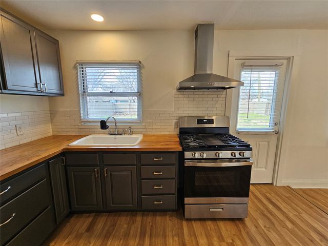 1002 Highland Drive, Grand Prairie, TX 75051