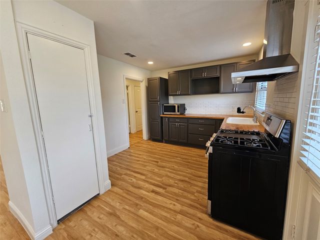 1002 Highland Drive, Grand Prairie, TX 75051