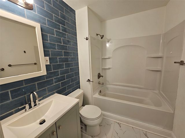 1002 Highland Drive, Grand Prairie, TX 75051