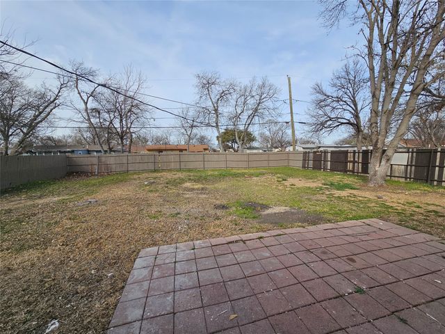 1002 Highland Drive, Grand Prairie, TX 75051