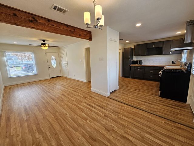 1002 Highland Drive, Grand Prairie, TX 75051