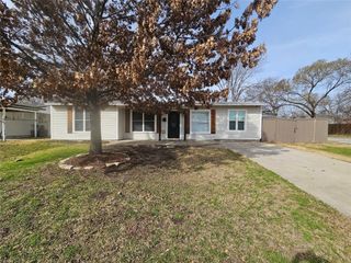 1002 Highland Drive, Grand Prairie, TX 75051