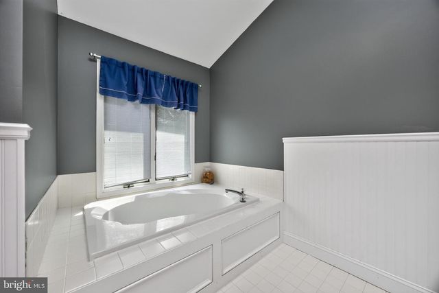 26 BRISTOL LN, Newark, DE 19711