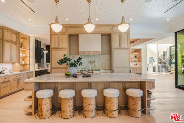 4000 Ballina Drive, Encino, CA 91436