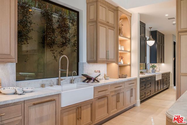 4000 Ballina Drive, Encino, CA 91436