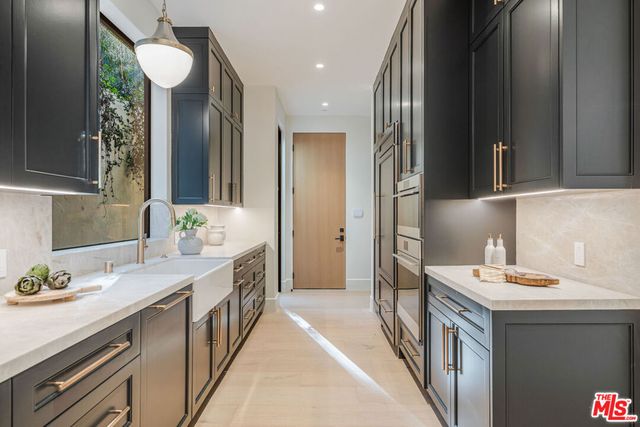 4000 Ballina Drive, Encino, CA 91436