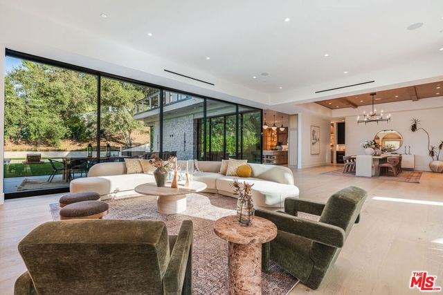 4000 Ballina Drive, Encino, CA 91436