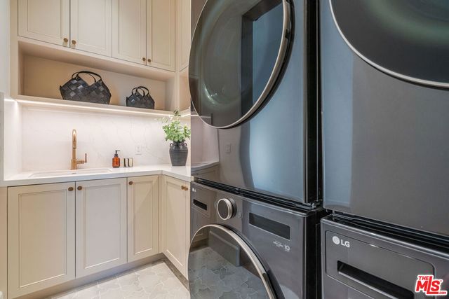 4000 Ballina Drive, Encino, CA 91436