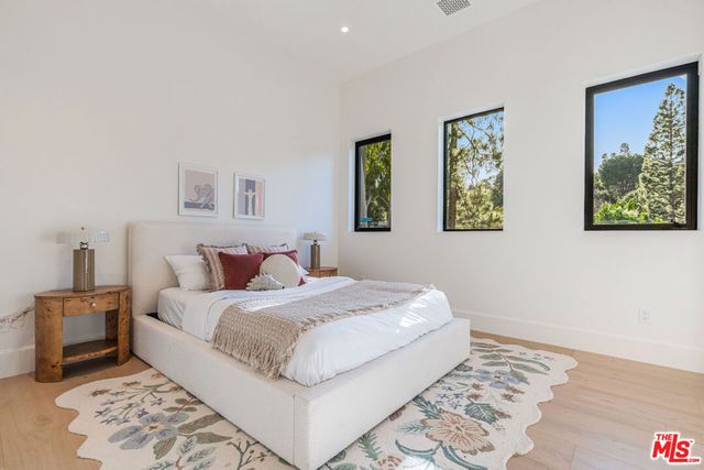 4000 Ballina Drive, Encino, CA 91436