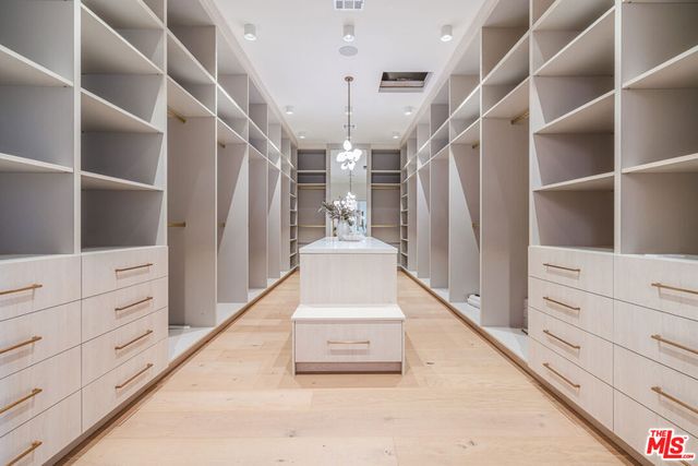 4000 Ballina Drive, Encino, CA 91436