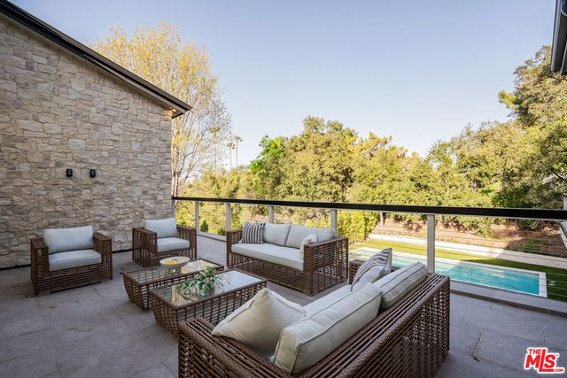 4000 Ballina Drive, Encino, CA 91436