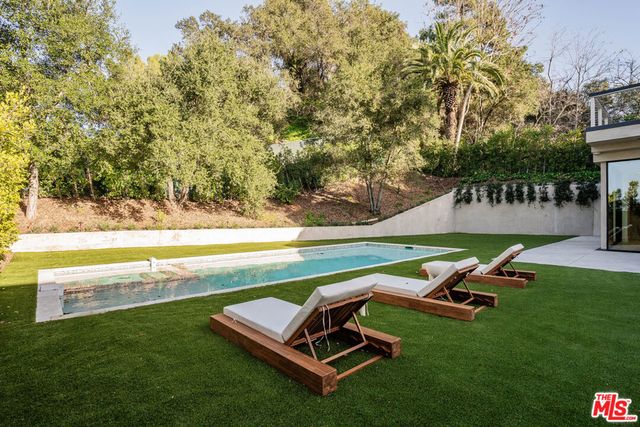 4000 Ballina Drive, Encino, CA 91436