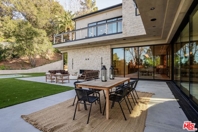 4000 Ballina Drive, Encino, CA 91436