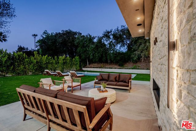 4000 Ballina Drive, Encino, CA 91436