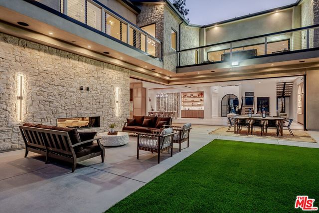 4000 Ballina Drive, Encino, CA 91436