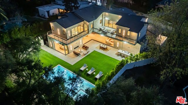 4000 Ballina Drive, Encino, CA 91436