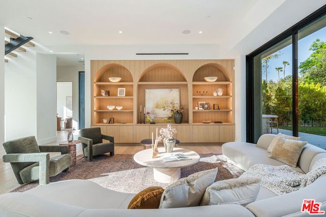 4000 Ballina Drive, Encino, CA 91436