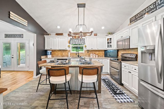 631 Rock House Rd, Kodak, TN 37764