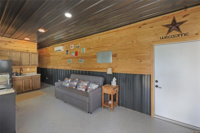 380 Lonesome Dove Trail, Trinity, TX 75862