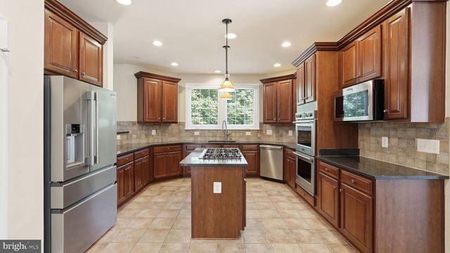 6645 PASSAGE CREEK LN, Manassas, VA 20112