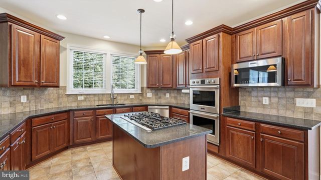6645 PASSAGE CREEK LN, Manassas, VA 20112