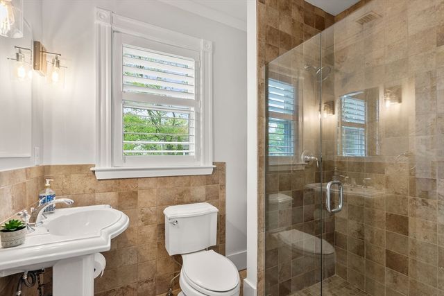 1469 Centre St 2, Newton, MA 02461