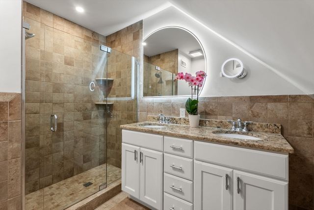 1469 Centre St 2, Newton, MA 02461