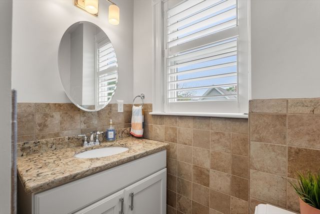 1469 Centre St 2, Newton, MA 02461