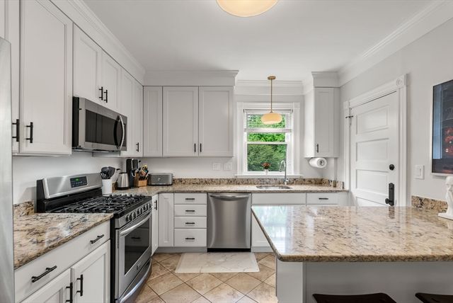 1469 Centre St 2, Newton, MA 02461