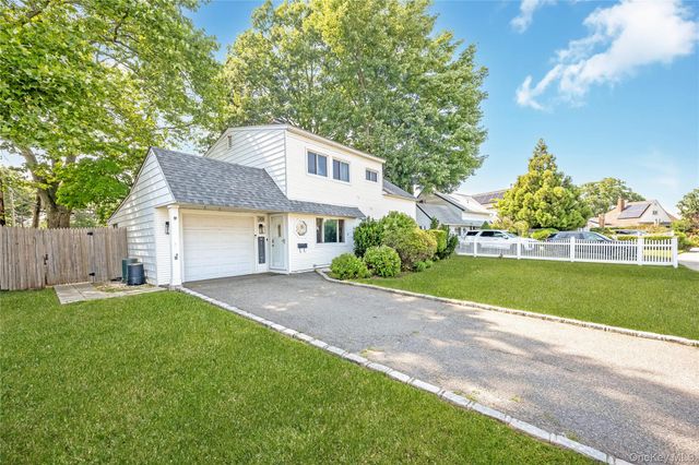 201 Cypress Lane W, Westbury, NY 11590