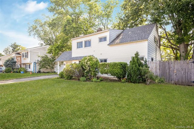 201 Cypress Lane W, Westbury, NY 11590