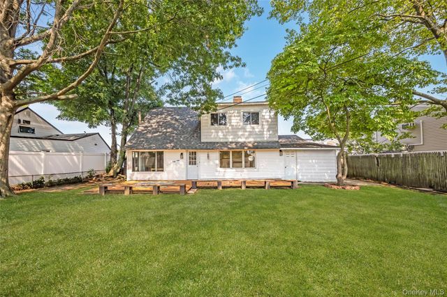 201 Cypress Lane W, Westbury, NY 11590