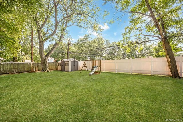 201 Cypress Lane W, Westbury, NY 11590