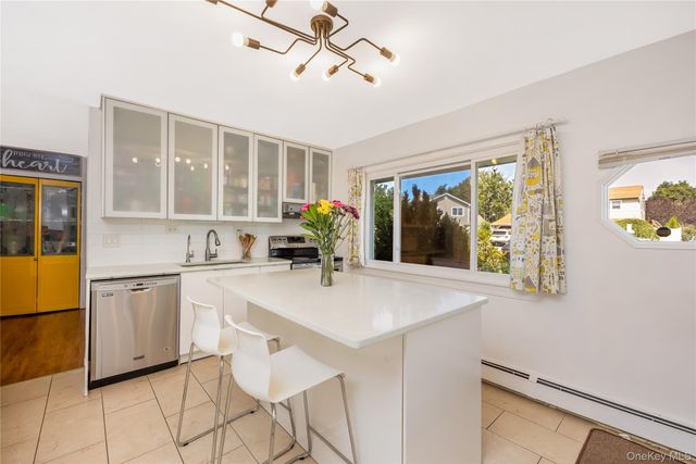 201 Cypress Lane W, Westbury, NY 11590