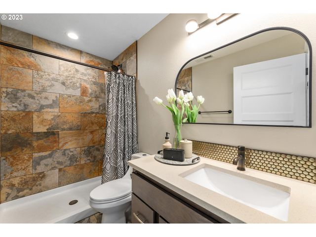 15915 Harold Ave, Milwaukie, OR 97267