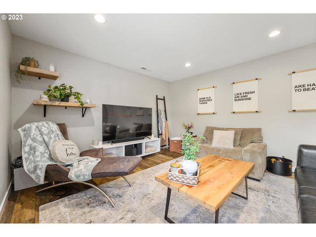 15915 Harold Ave, Milwaukie, OR 97267