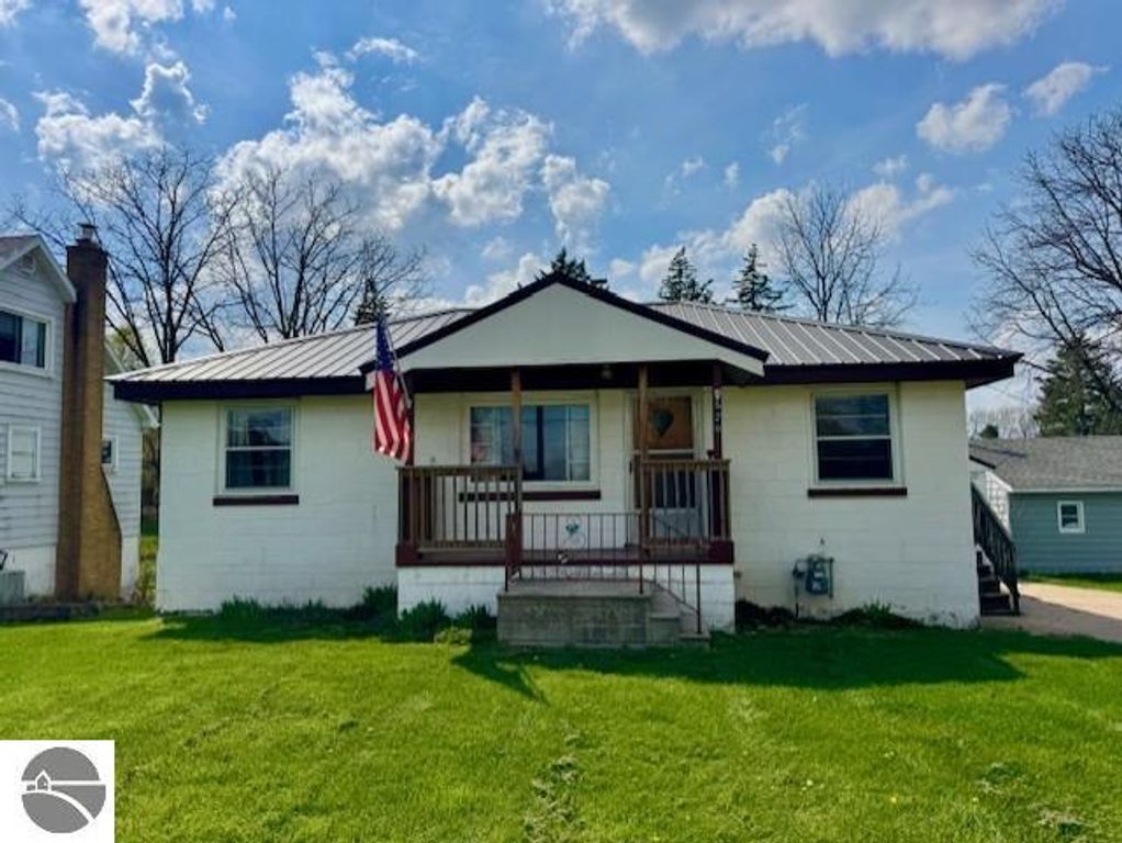 Image 1 of property listing at 520 S Franklin, St Louis, MI 48880