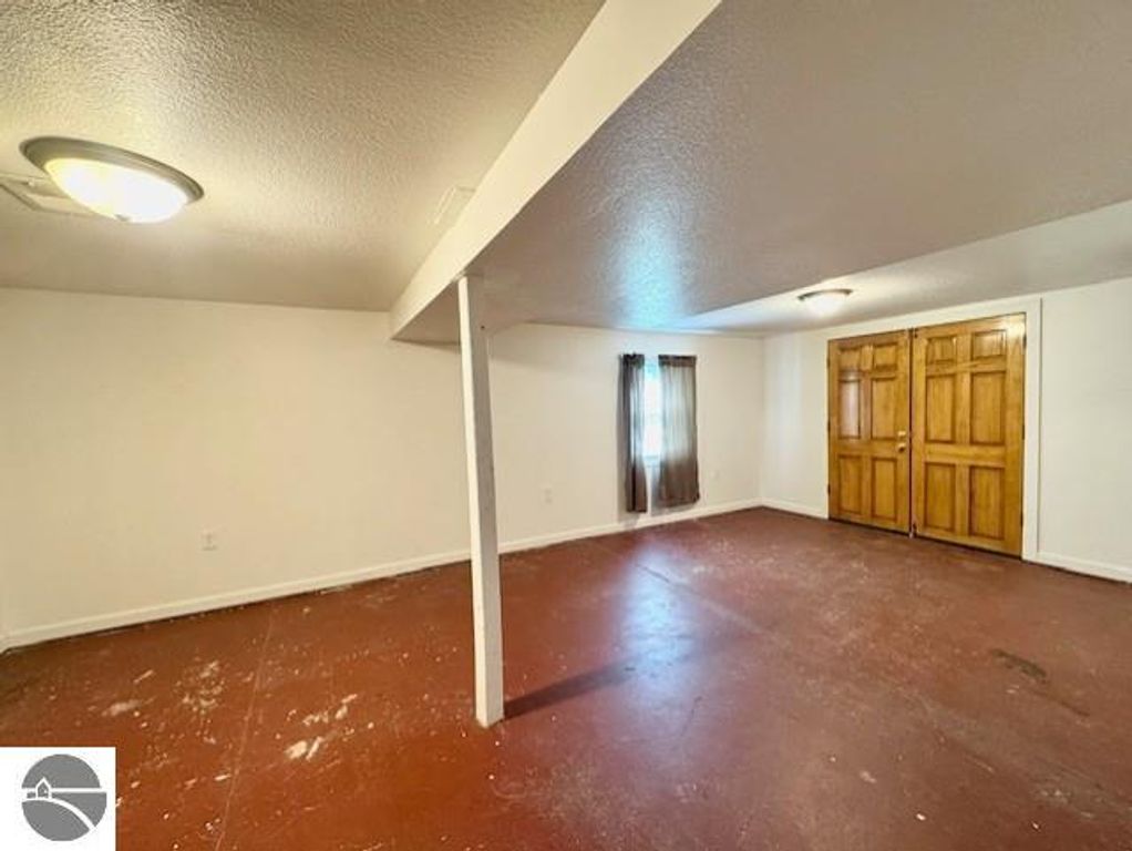 Image 12 of property listing at 520 S Franklin, St Louis, MI 48880