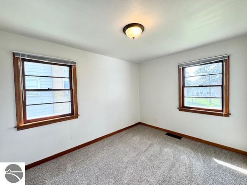 Image 7 of property listing at 520 S Franklin, St Louis, MI 48880