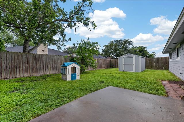 2814 Erie Dr, Corpus Christi, TX 78414