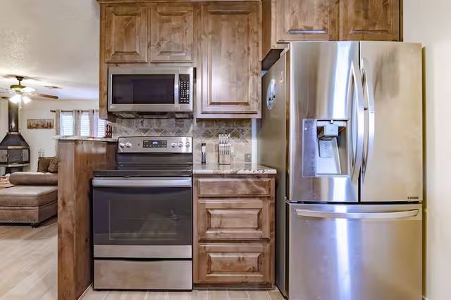 107 Camino Del Rosas, Woodway, TX 76712