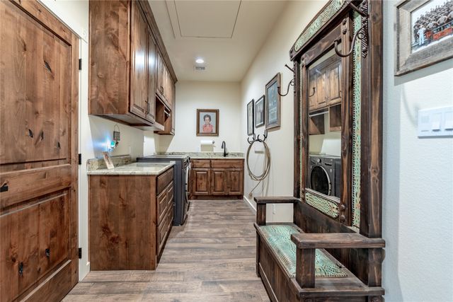 107 Camino Del Rosas, Woodway, TX 76712