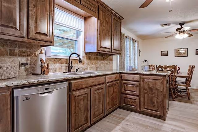 107 Camino Del Rosas, Woodway, TX 76712